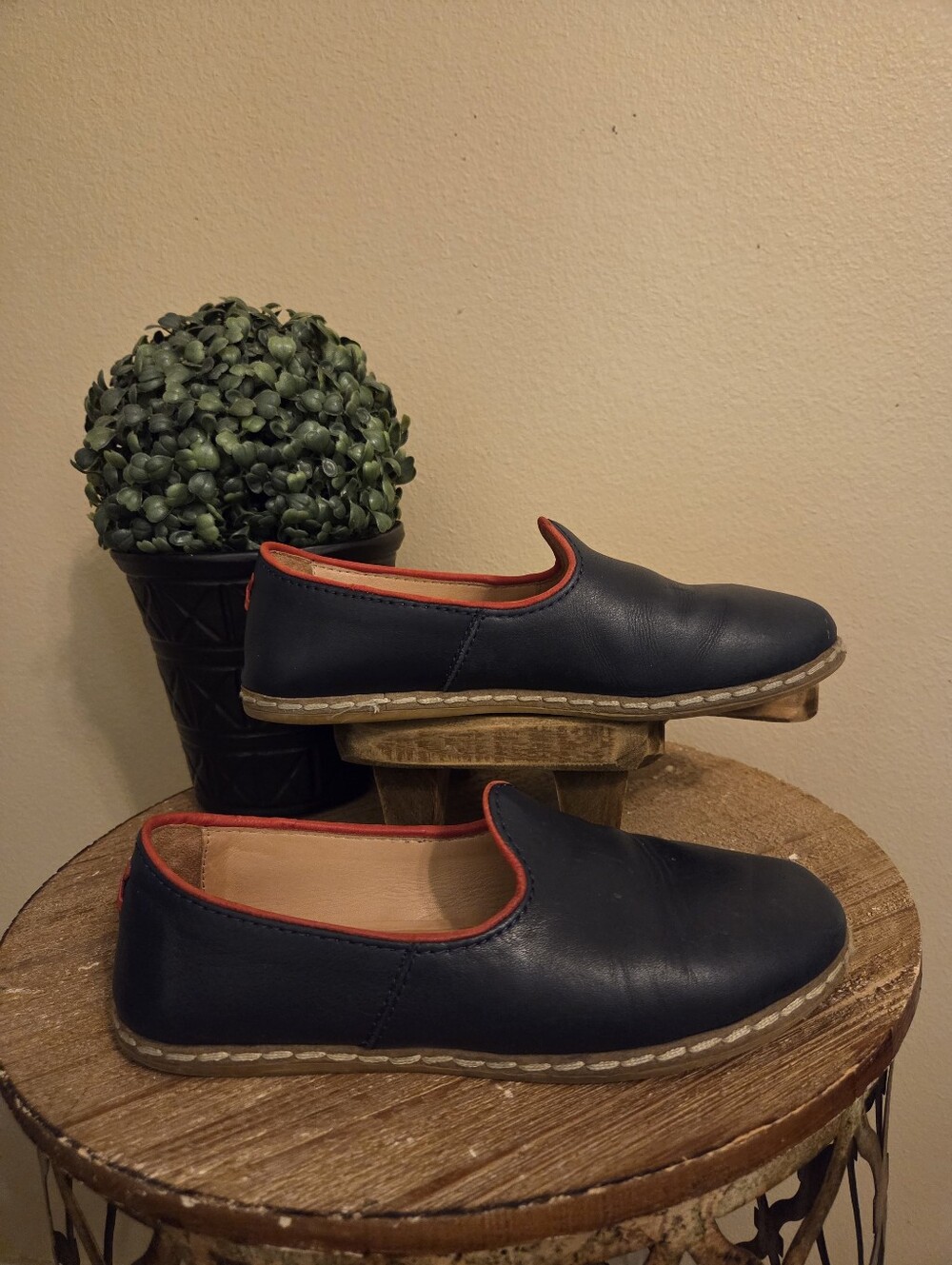 CHARIX‎ Atelier Navy Blue Red Trim Leather Slip-On Minimalist Loafers Women's 37